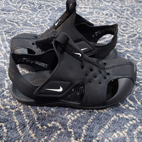 Black Nike Closed Toe Sandal Size 13C - Picture 1 of 2